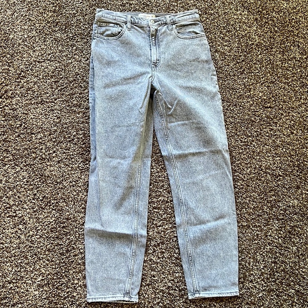 Abercrombie & Fitch The Mom High Rise Jean